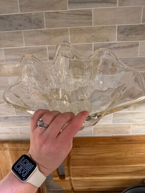 Vintage acrylic lucite clam shell bowl